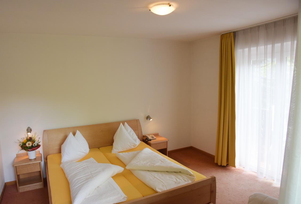 Hotel Pension Schweitzer Silandro Exterior photo